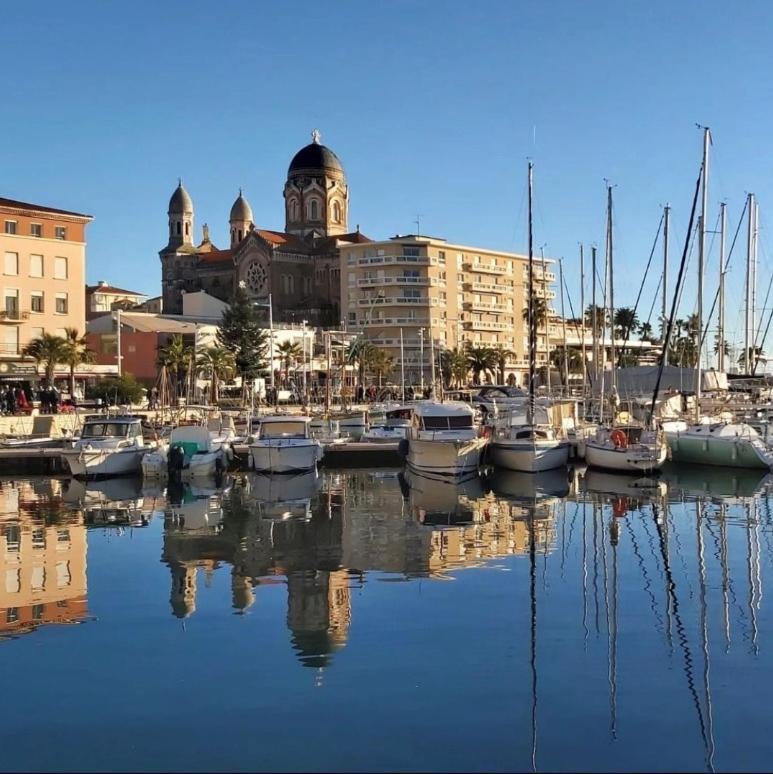 Studio 2 Neuf A 100M Des Plages Et De La Gare Saint-Raphaël Exterior foto